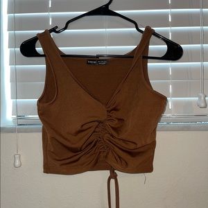cute scrunch tie top, brown and cropped